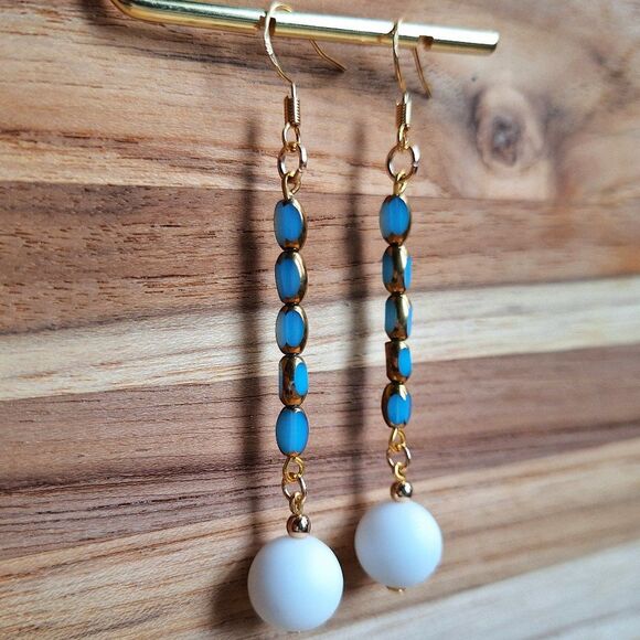 White Stone 18k Gold Dangle Earrings Coastal Style Boho 70s Mid Century Modern - Picture 1 of 6